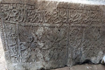 کشف سنگ حجاری‌شده حین عملیات عمرانی در روستای سهزاب شهرستان سراب